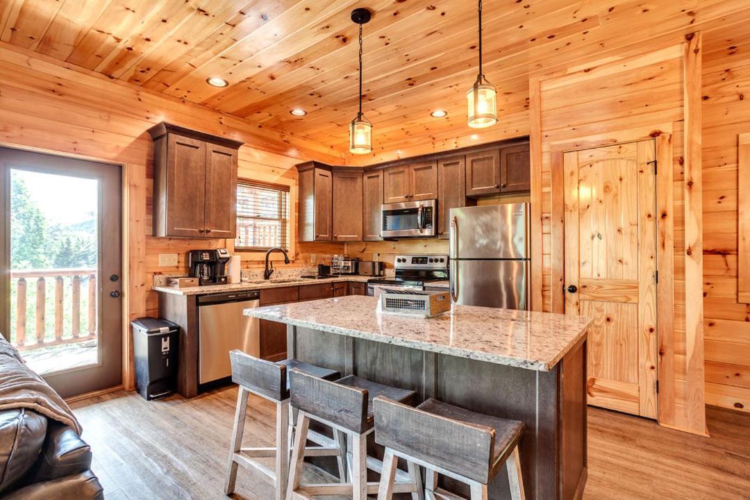 Gatlinburg Cabin With Private Hot Tub By Staycating Экстерьер фото