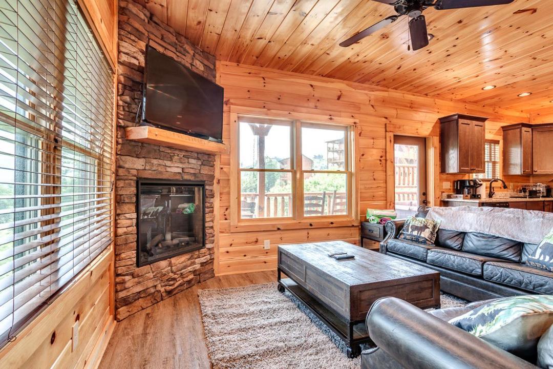Gatlinburg Cabin With Private Hot Tub By Staycating Экстерьер фото