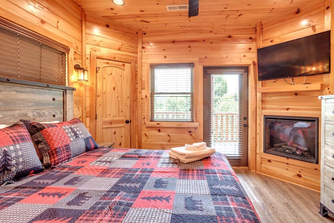 Gatlinburg Cabin With Private Hot Tub By Staycating Экстерьер фото