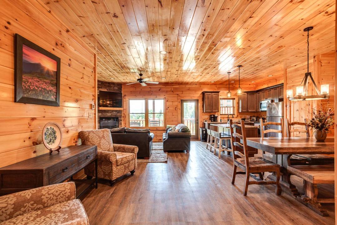 Gatlinburg Cabin With Private Hot Tub By Staycating Экстерьер фото