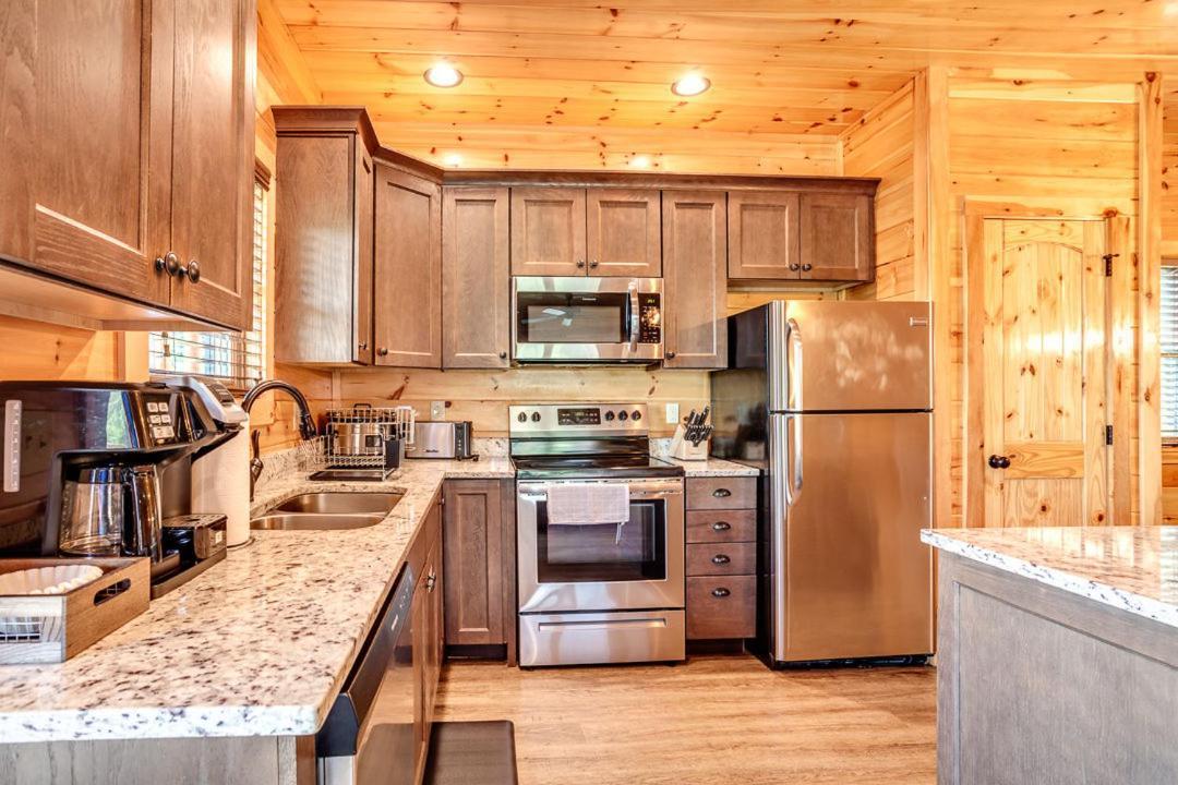 Gatlinburg Cabin With Private Hot Tub By Staycating Экстерьер фото