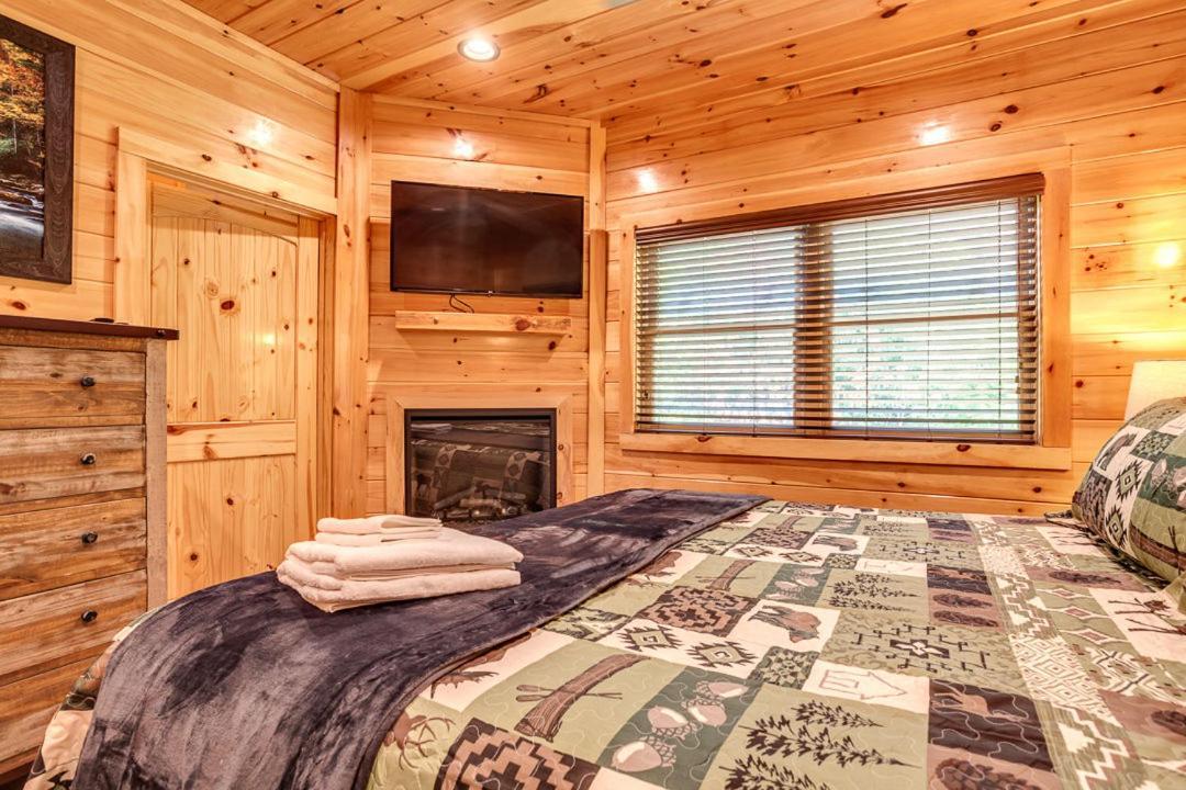 Gatlinburg Cabin With Private Hot Tub By Staycating Экстерьер фото
