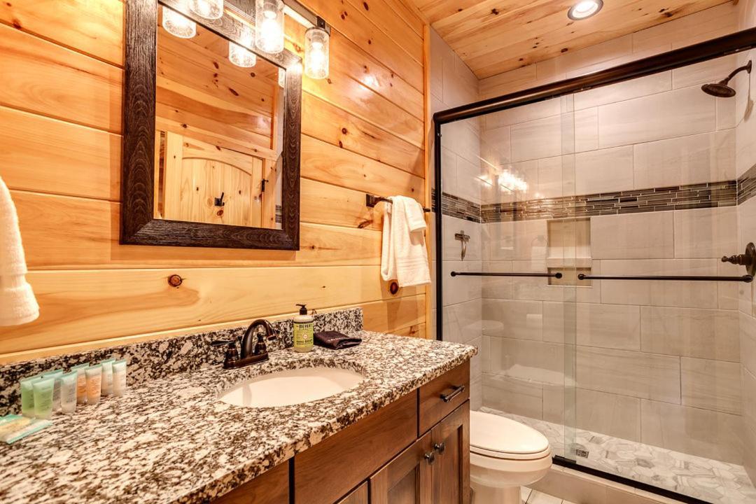 Gatlinburg Cabin With Private Hot Tub By Staycating Экстерьер фото