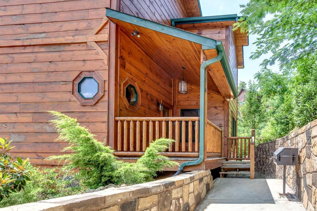 Gatlinburg Cabin With Private Hot Tub By Staycating Экстерьер фото