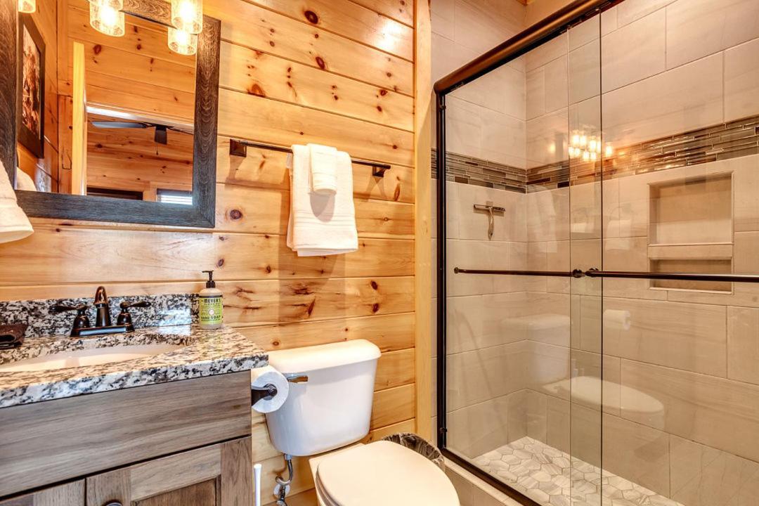 Gatlinburg Cabin With Private Hot Tub By Staycating Экстерьер фото