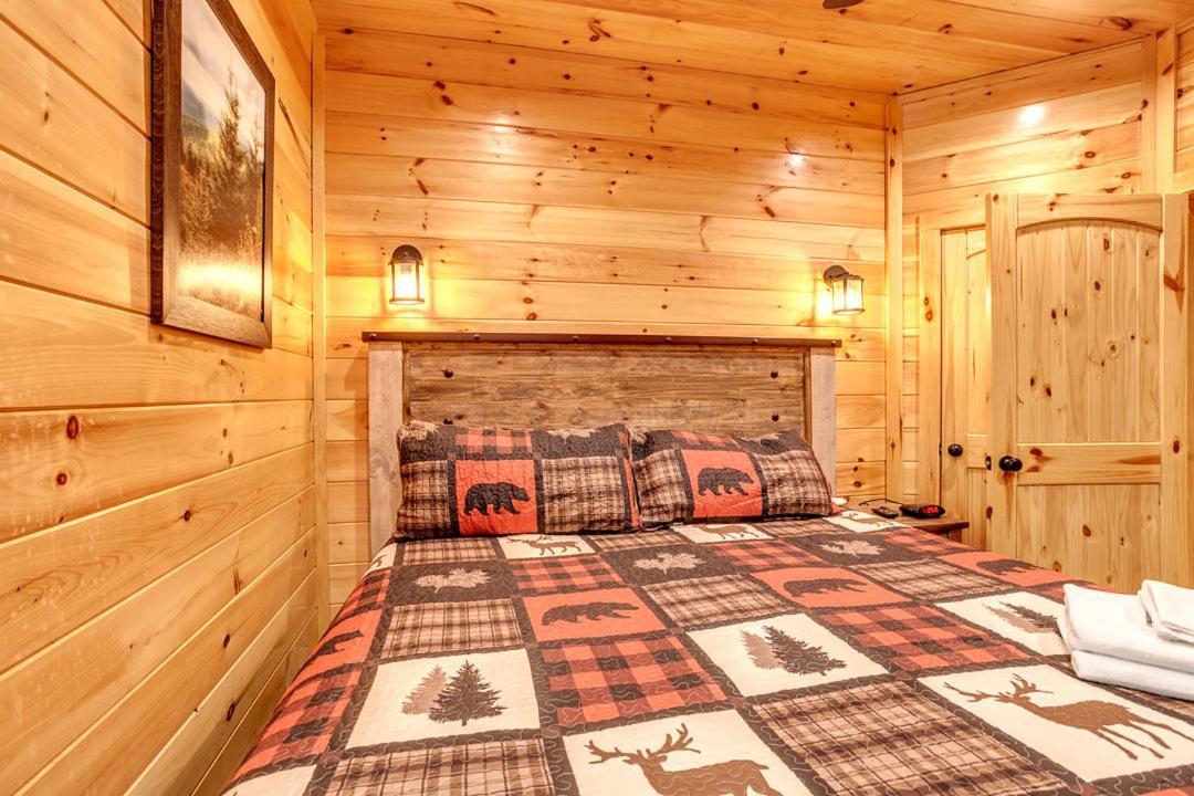 Gatlinburg Cabin With Private Hot Tub By Staycating Экстерьер фото
