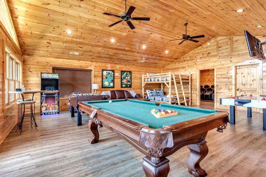 Gatlinburg Cabin With Private Hot Tub By Staycating Экстерьер фото
