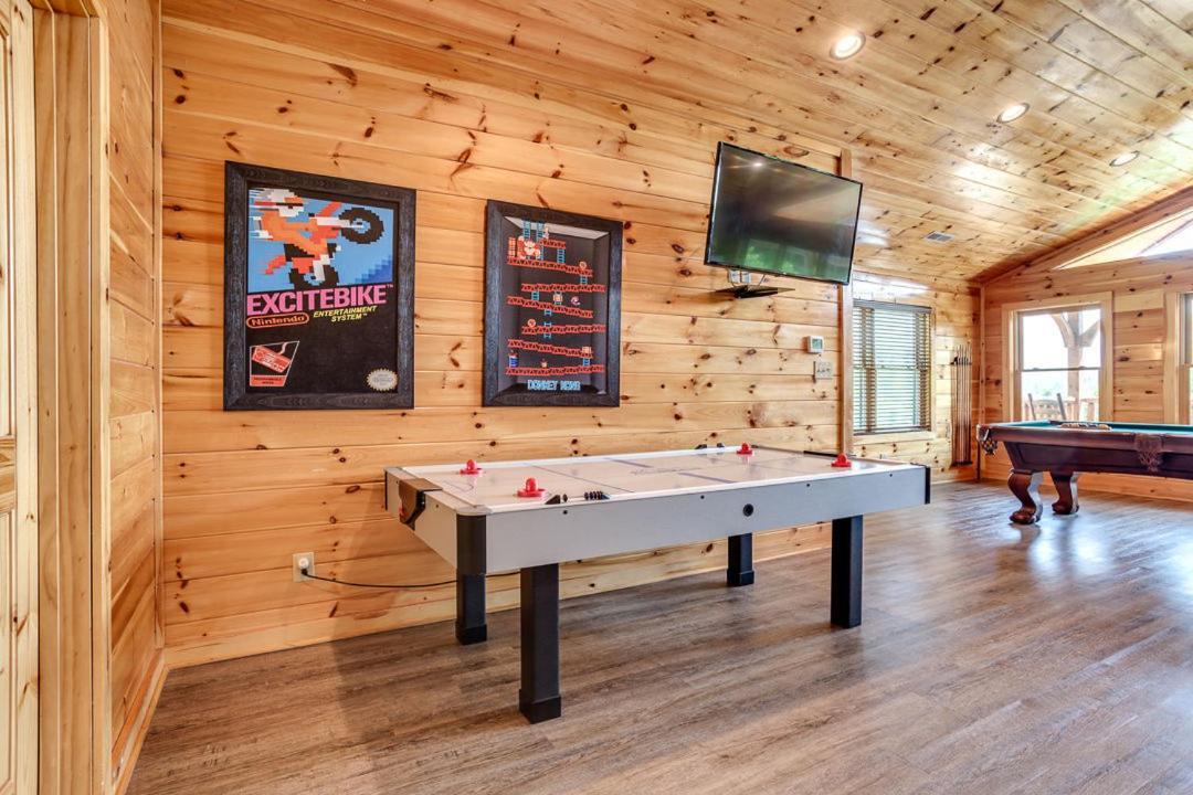 Gatlinburg Cabin With Private Hot Tub By Staycating Экстерьер фото