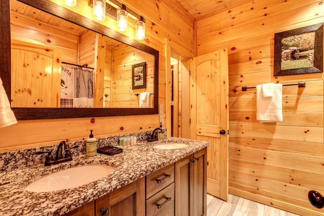 Gatlinburg Cabin With Private Hot Tub By Staycating Экстерьер фото