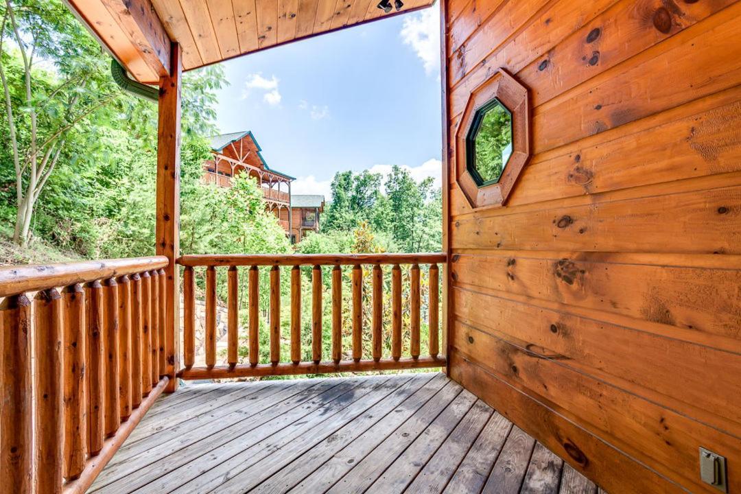 Gatlinburg Cabin With Private Hot Tub By Staycating Экстерьер фото